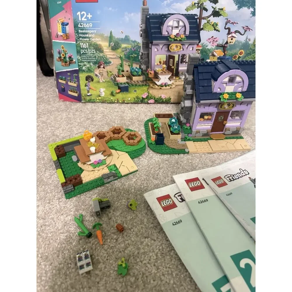 Lego Friends 42669 Beekeepers' House and Flower Garden - Incomplete